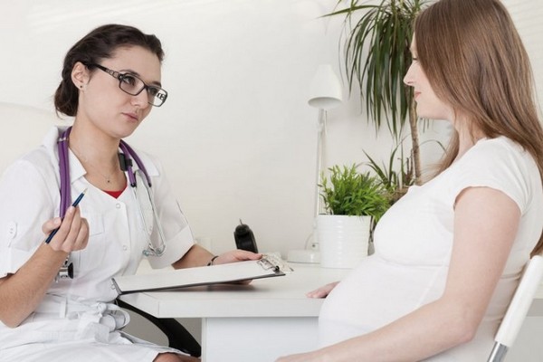 консультация беременной с врачом 